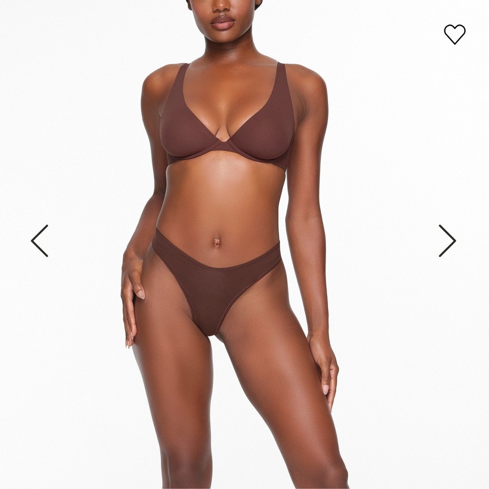 Skims UNLINED APEX PLUNGE BRA